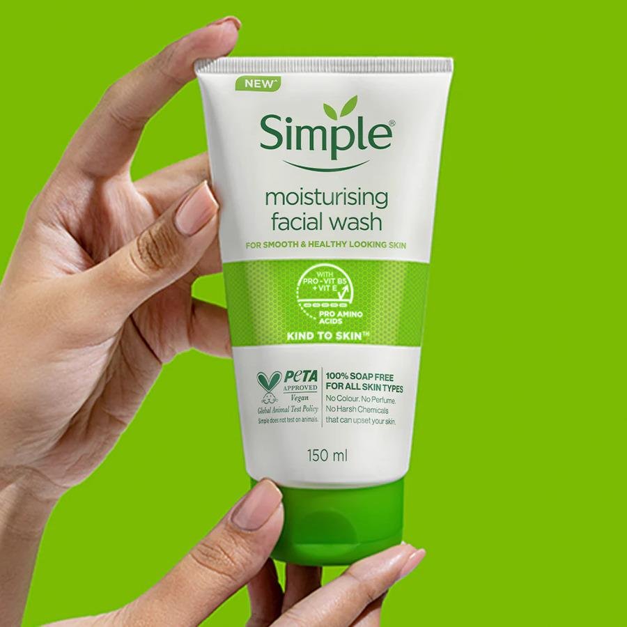 SIMPLE
MOISTURISING FACIAL
WASH (150 ml)